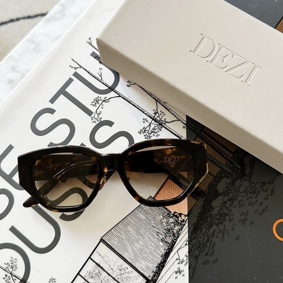 Dezi ‘Charge It’ Tort sunnies - Picture 2 of 3